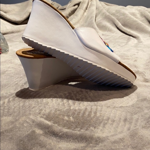 Sandals - Picture 3 of 3